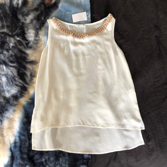 White sleeveless blouse - Picture 1 of 4